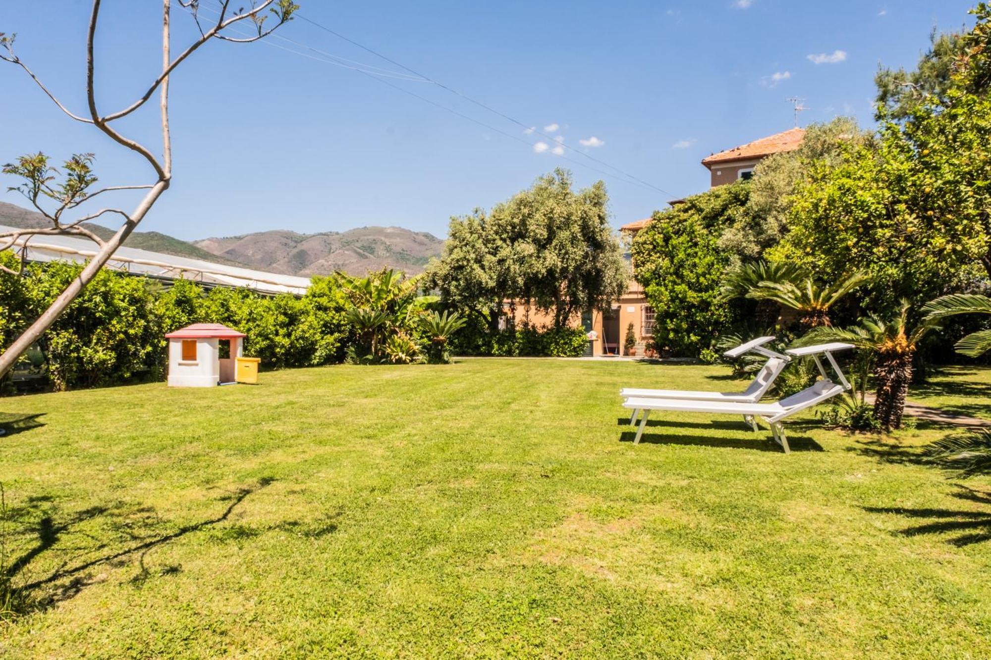 Agriturismo Giorgi Appartamenti In Riviera Ligure 阿尔本加 外观 照片