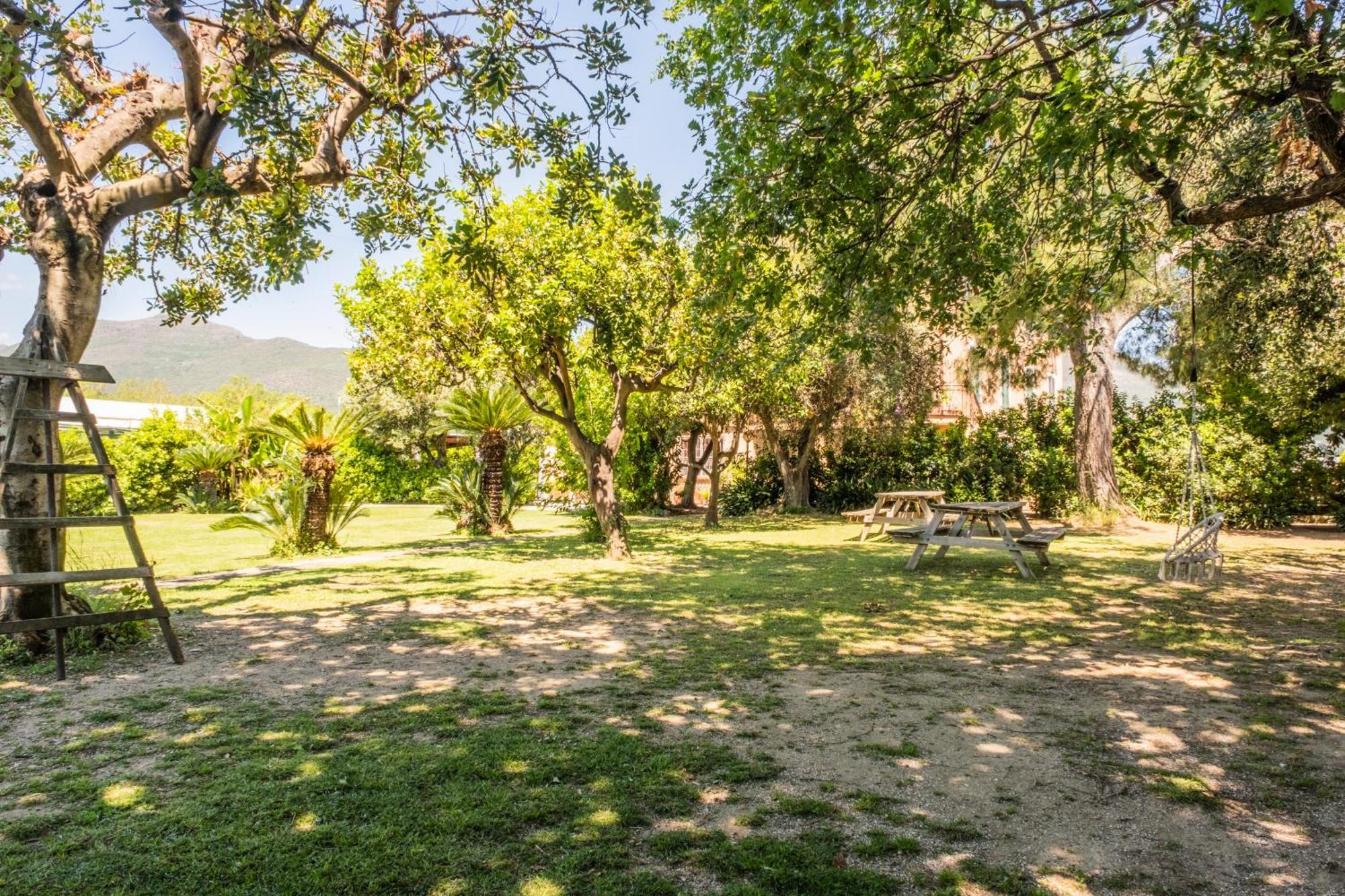 Agriturismo Giorgi Appartamenti In Riviera Ligure 阿尔本加 外观 照片