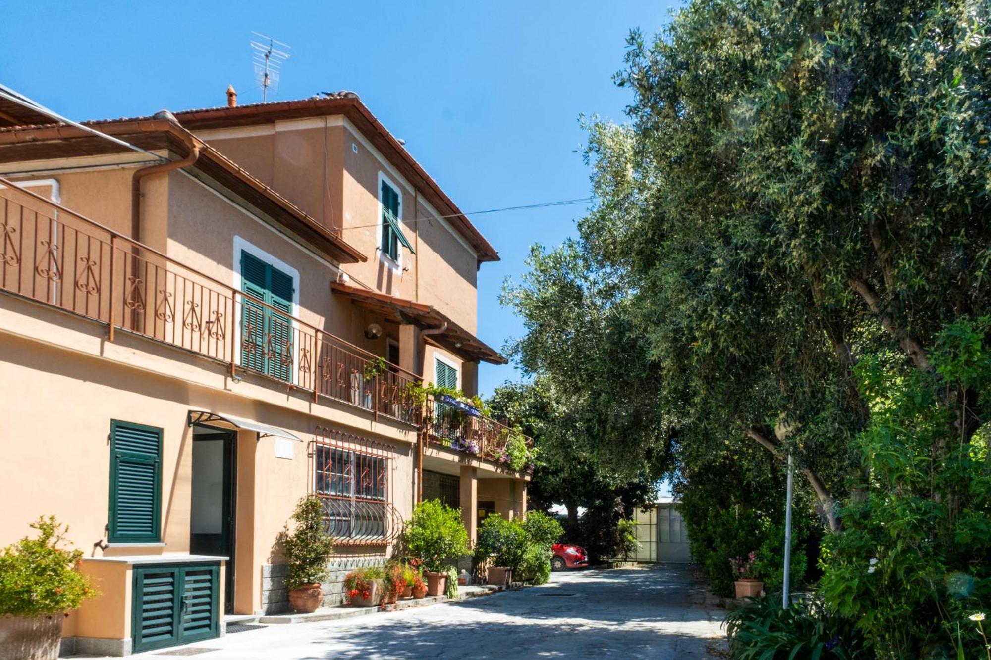 Agriturismo Giorgi Appartamenti In Riviera Ligure 阿尔本加 外观 照片